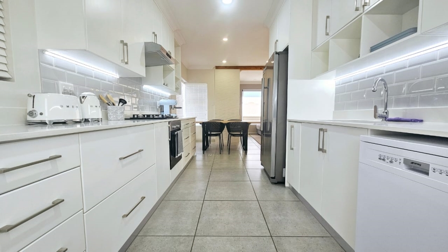 To Let 3 Bedroom Property for Rent in Hartenbos Central Western Cape